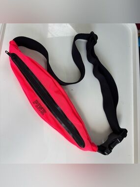 VICTORIA'S SECRET PINK MESH FANNY PACK ADJUSTABLE TRAVEL POUCH HOT PINK NWoT